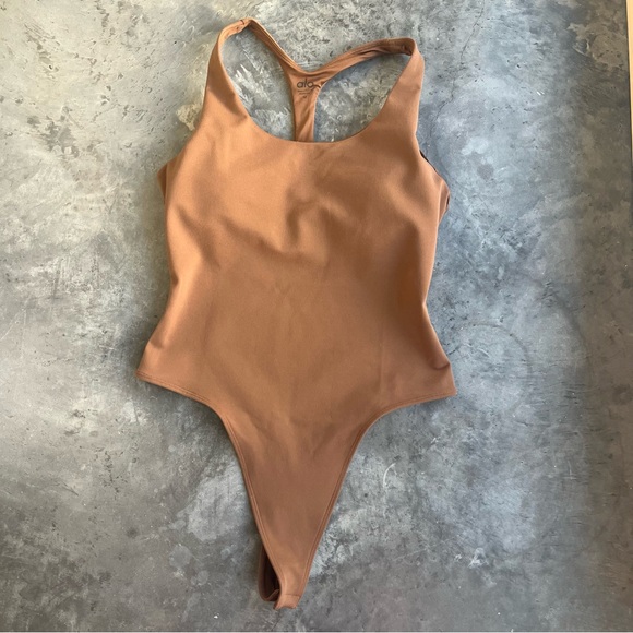 NWOT Alo Yoga Sleek Back Bodysuit Cinnamon Size M - Picture 3 of 10